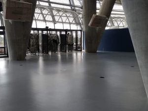 Lakier poliuretanowy satynowy | Posadzka mineralna